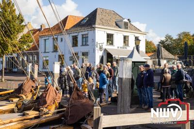 Tientallen boot bezitters blokkeren haven uit protest tegen mogelijk nieuwe brug over het havenkanaal Elburg. - © NWVFoto.nl
